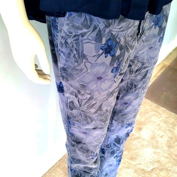 Gap Floral Print Girlfriend Chinos Size 8 - Picture 3 of 16